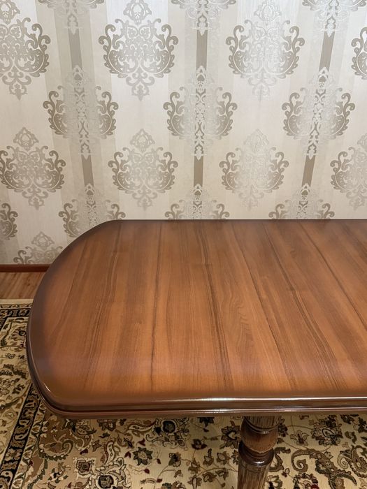 Продается стол для гостинной