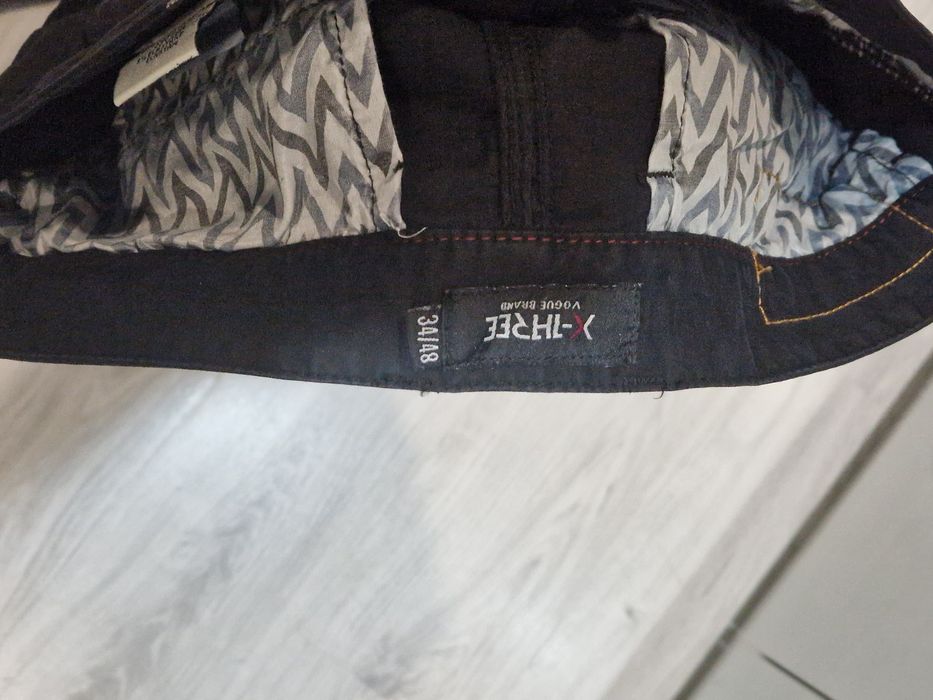 Pantaloni pentru bărbați