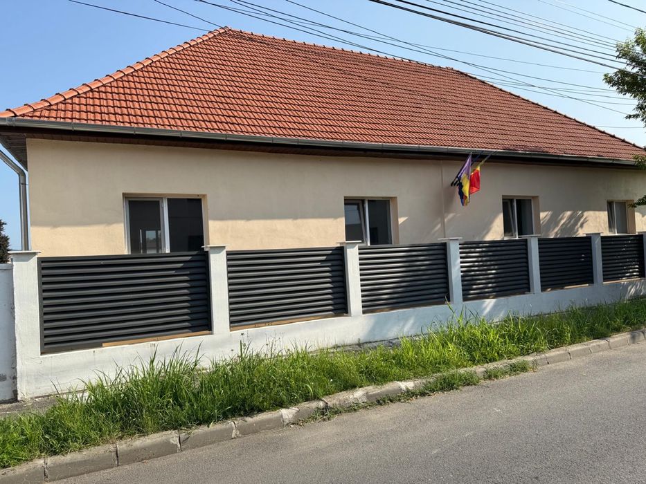 Casă cu 4 apartamente, ideală pentru locuință sau birouri
