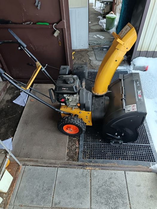 Продам снегоочиститель бензиновый