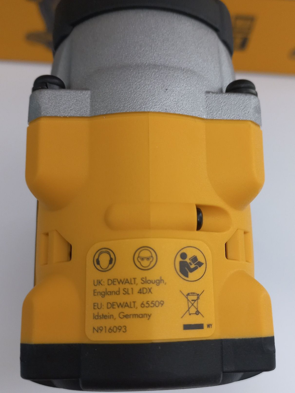 Акумулаторен Гайковерт Ударен DEWALT DCF922 с Батерия 4Ah