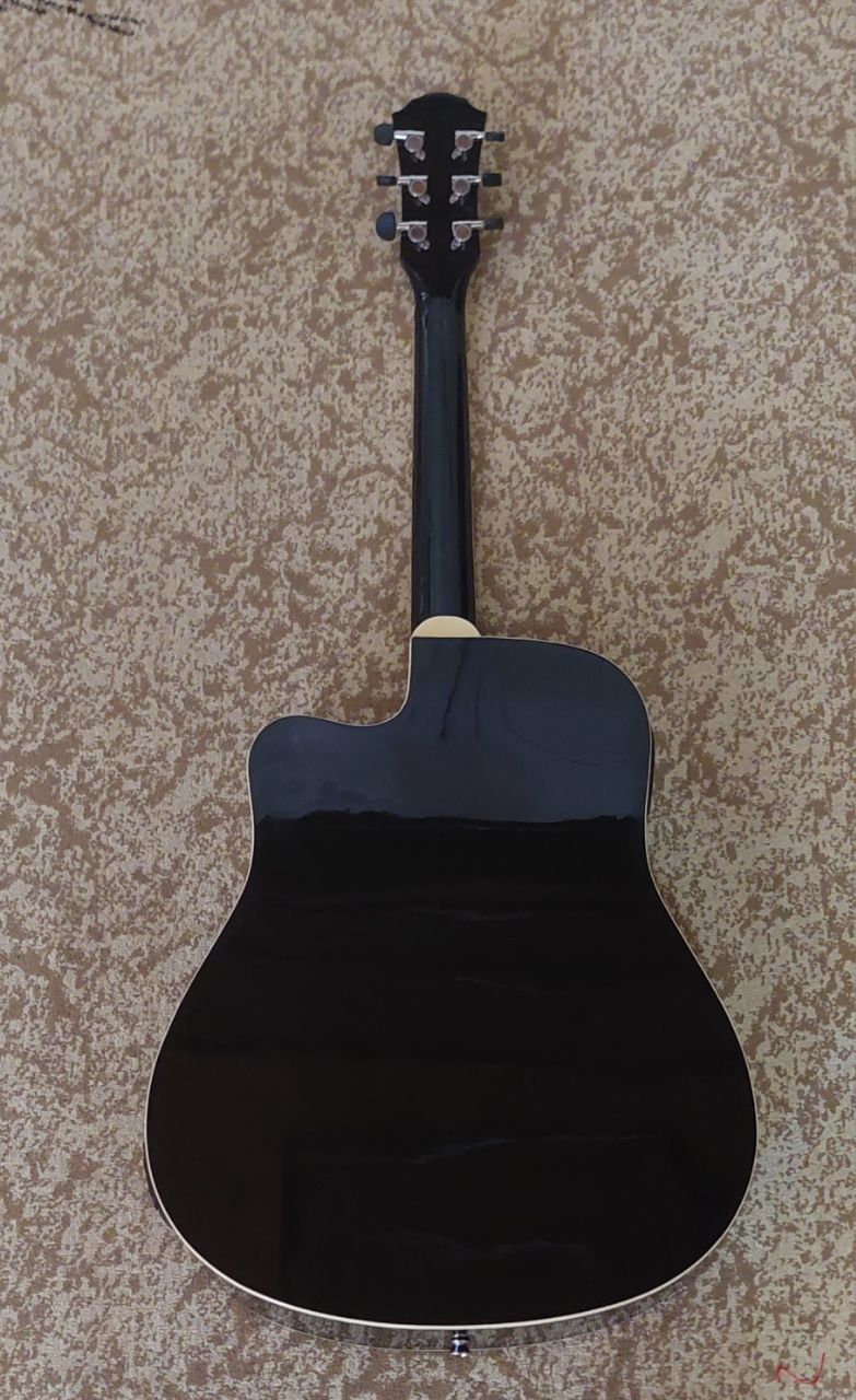 Gitara akustika sotiladi