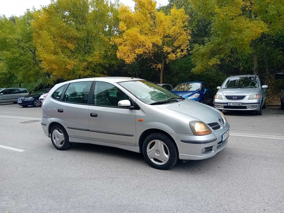 Автомобил Нисан Алмера Тино 2002