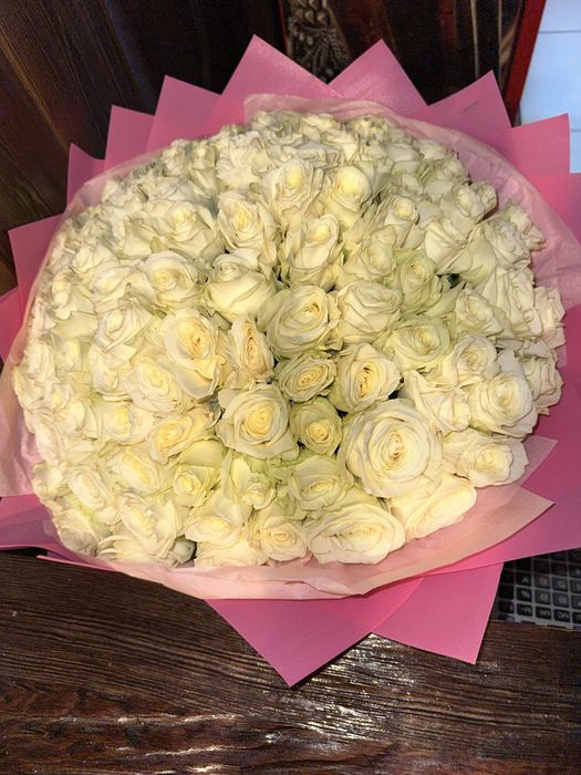 Продам 101 розу белые
