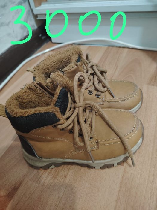 Продам детскую обувь