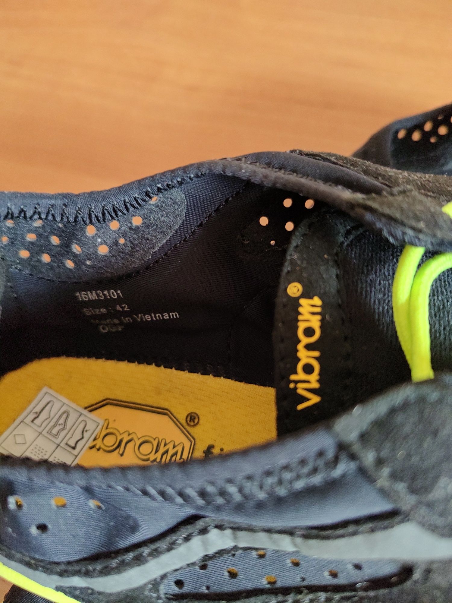 Обувки с пръсти Vibram различен номер