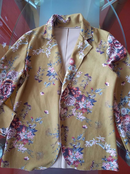 Сако на флорални мотиви