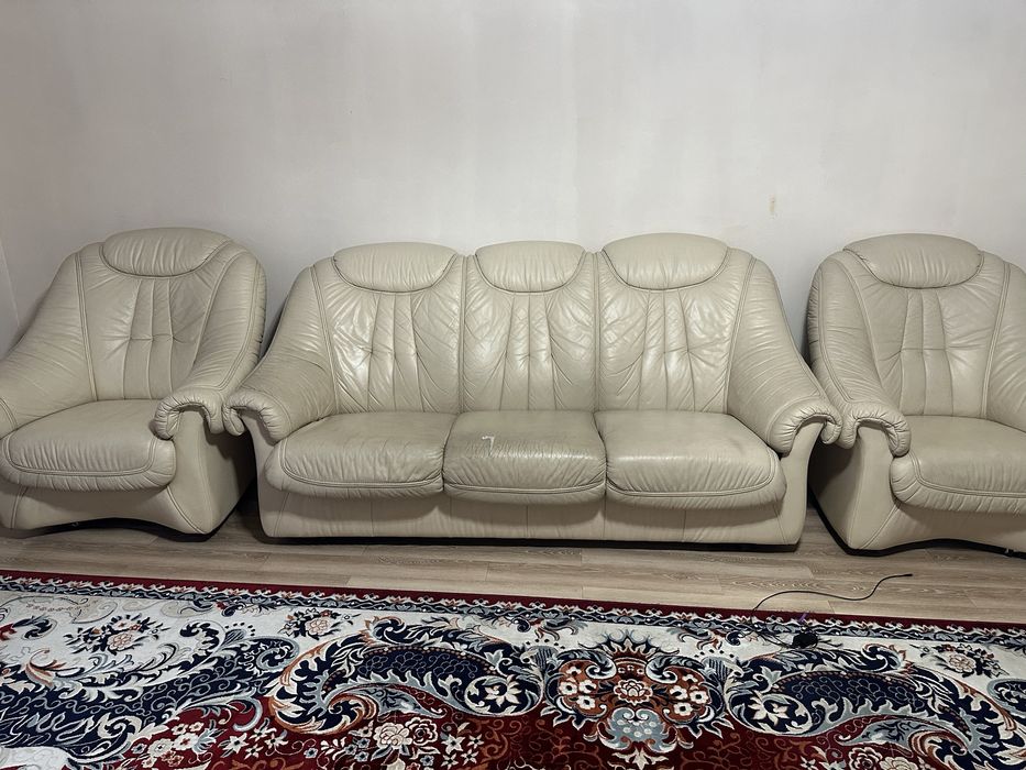 Продам кожаный диван