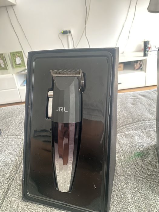 Masini de tuns jrl plus pelerina si altele