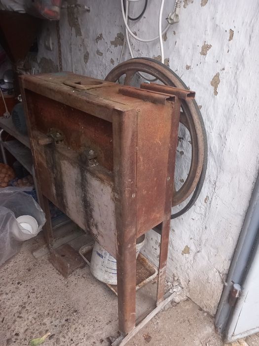 Vând sau schimb cu cereale sfarmatoare porumb