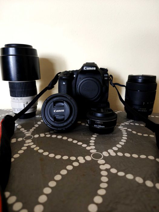 Продавам Canon EOS 80D