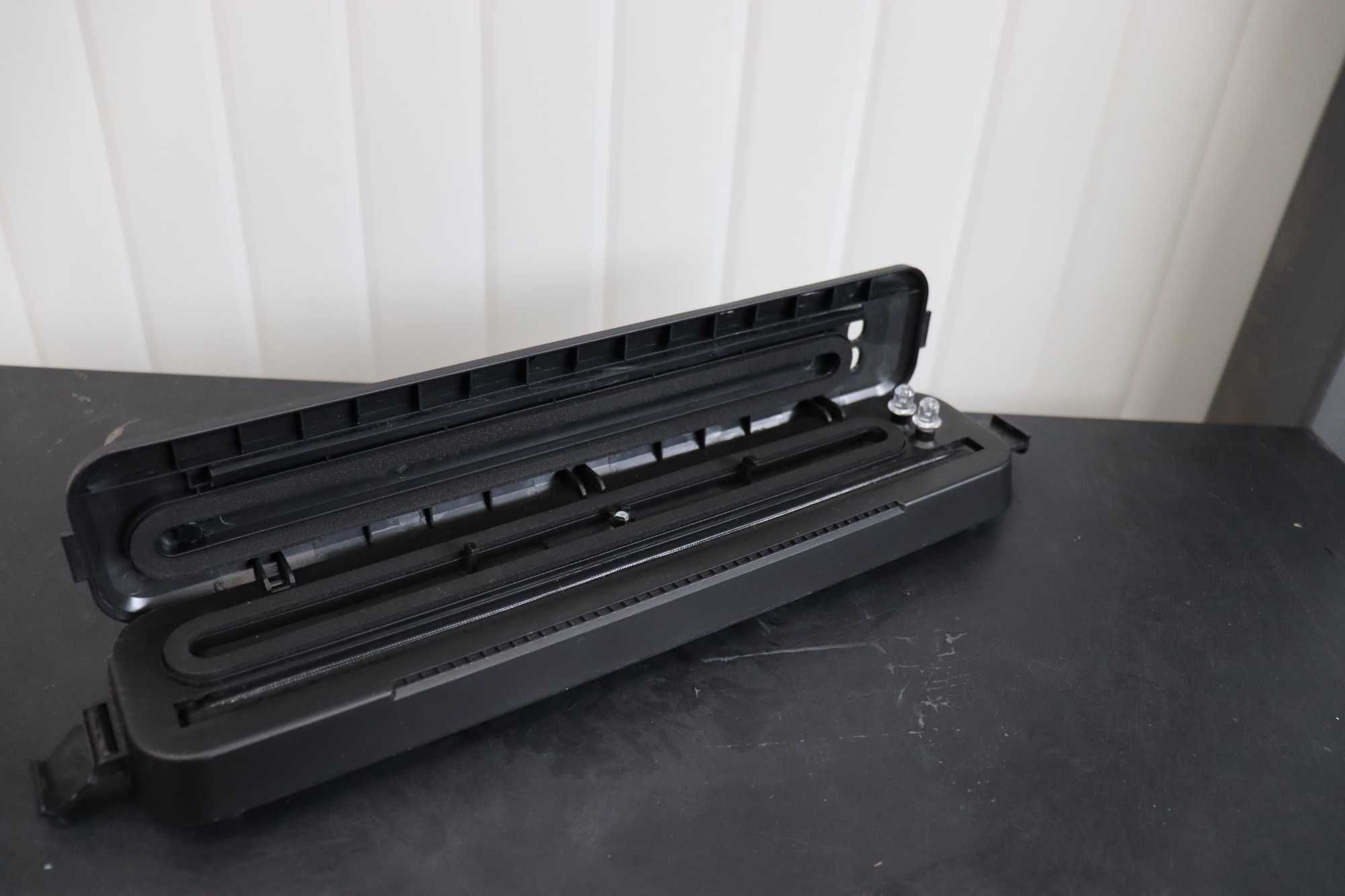 Машина за вакуумиране и запечатване на храни Vacuum Sealer,
