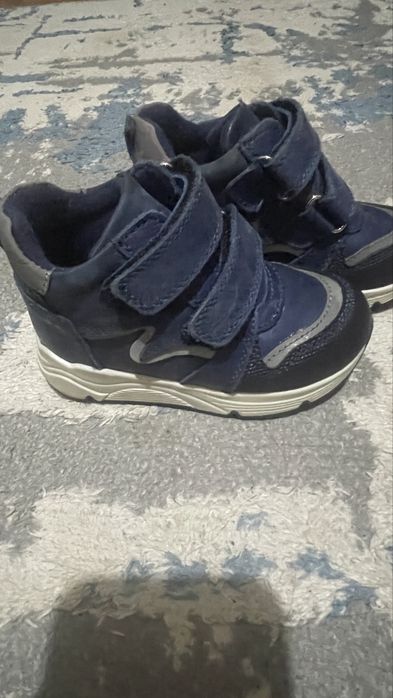 22 размер новые осенние ботинки Kapika кожанные