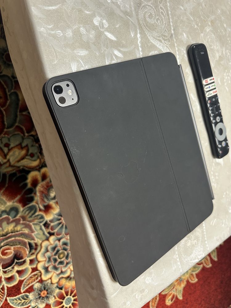 Продам ipad 13 256 esim m4  magic kay board