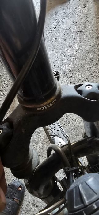 Bicicletă mare pentru persoane înalte are Dinamo în butuc