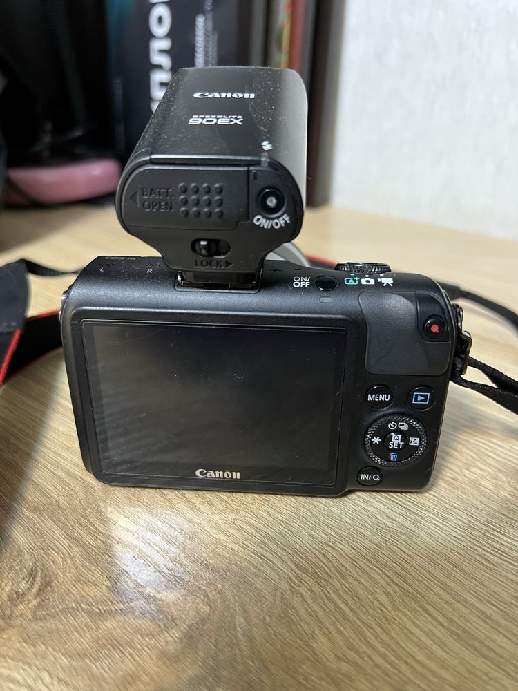 Canon eos m3.