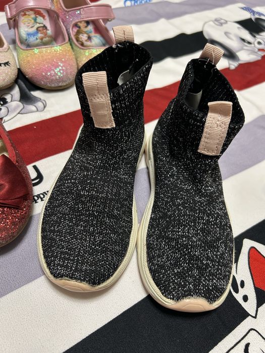 Incaltamite tip soseata marimea 27 pret 30 ron perechea