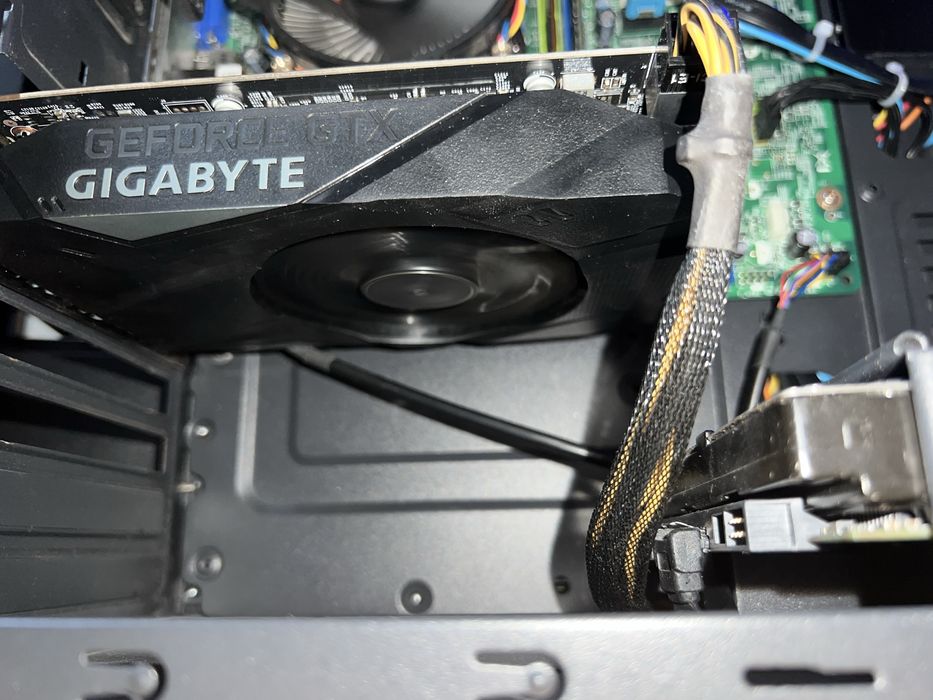 Pc intel i7 4790, 16gb ram, GTX 1650 4gb, ssd 250gb, hdd 1tb.