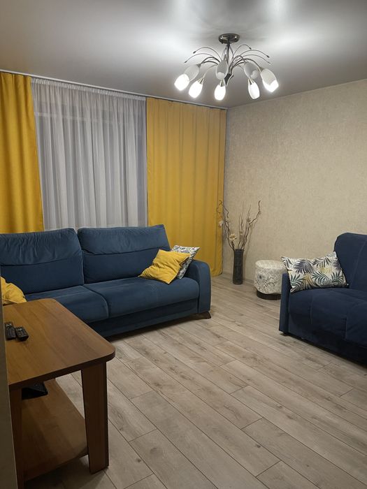 Продам 2 комнатную на Стрелке 3/12