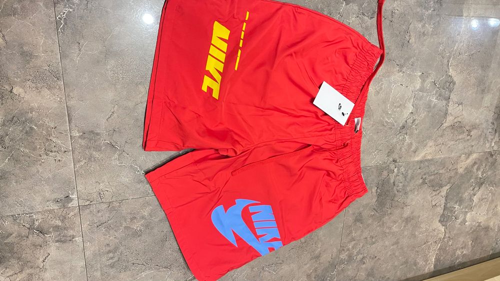 Къси панталони NIKE чисто нови