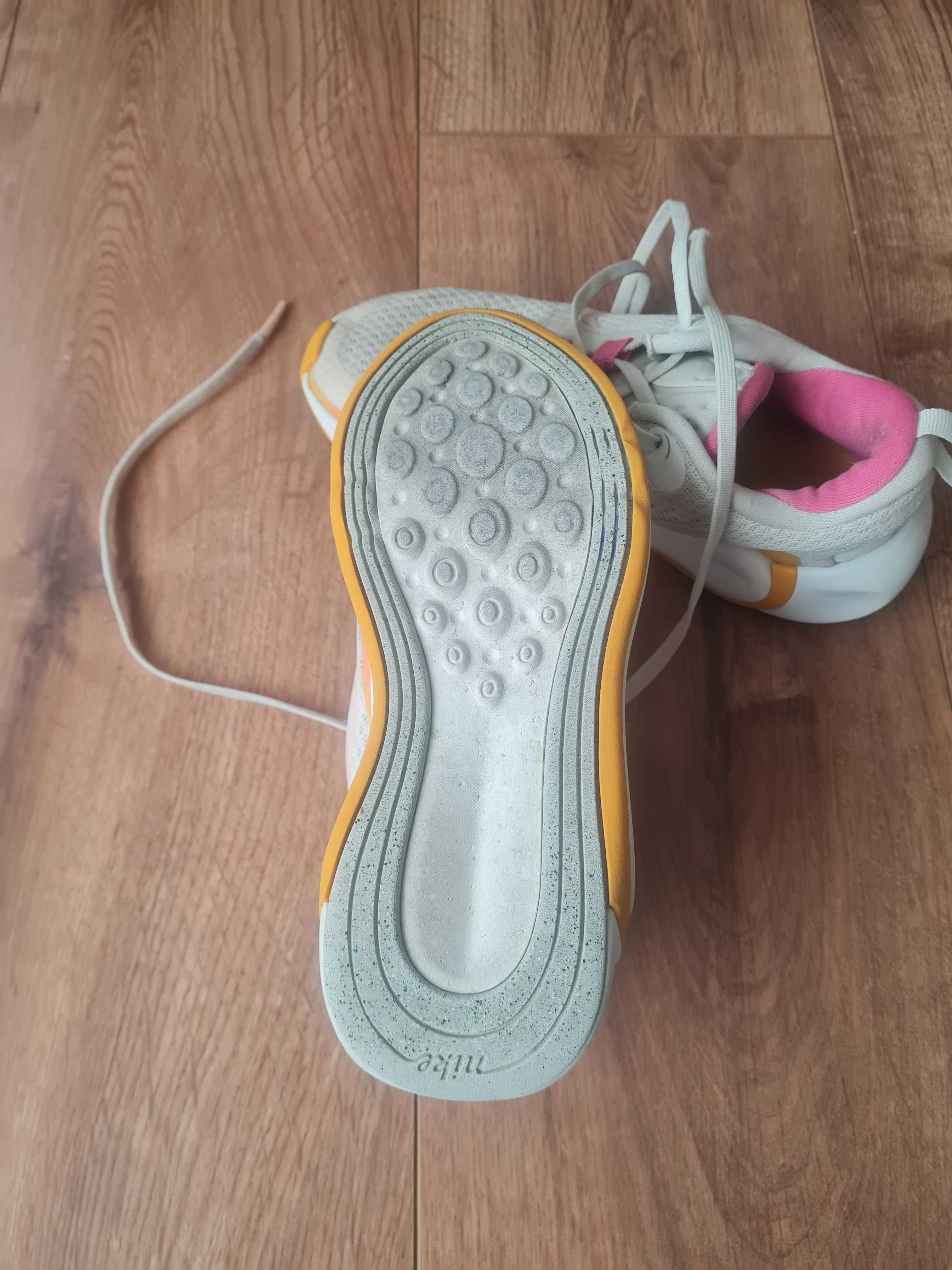Nike маратонки за момиче