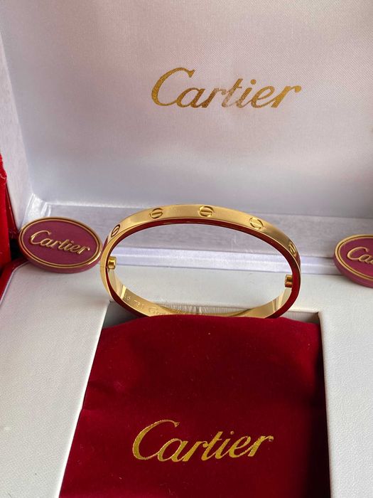 Brățara model Cartier Love Gold 18K