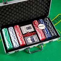 Набор для игры в покер в кейсе детям с родителями