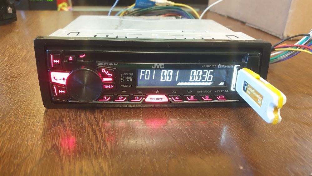 Авто плеър радио музика за кола JVC CD MP-3 USB AUX Bluetooth