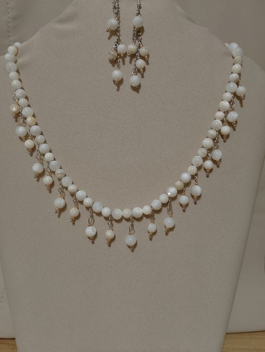 Седеф.Комплект : колие и обеци.