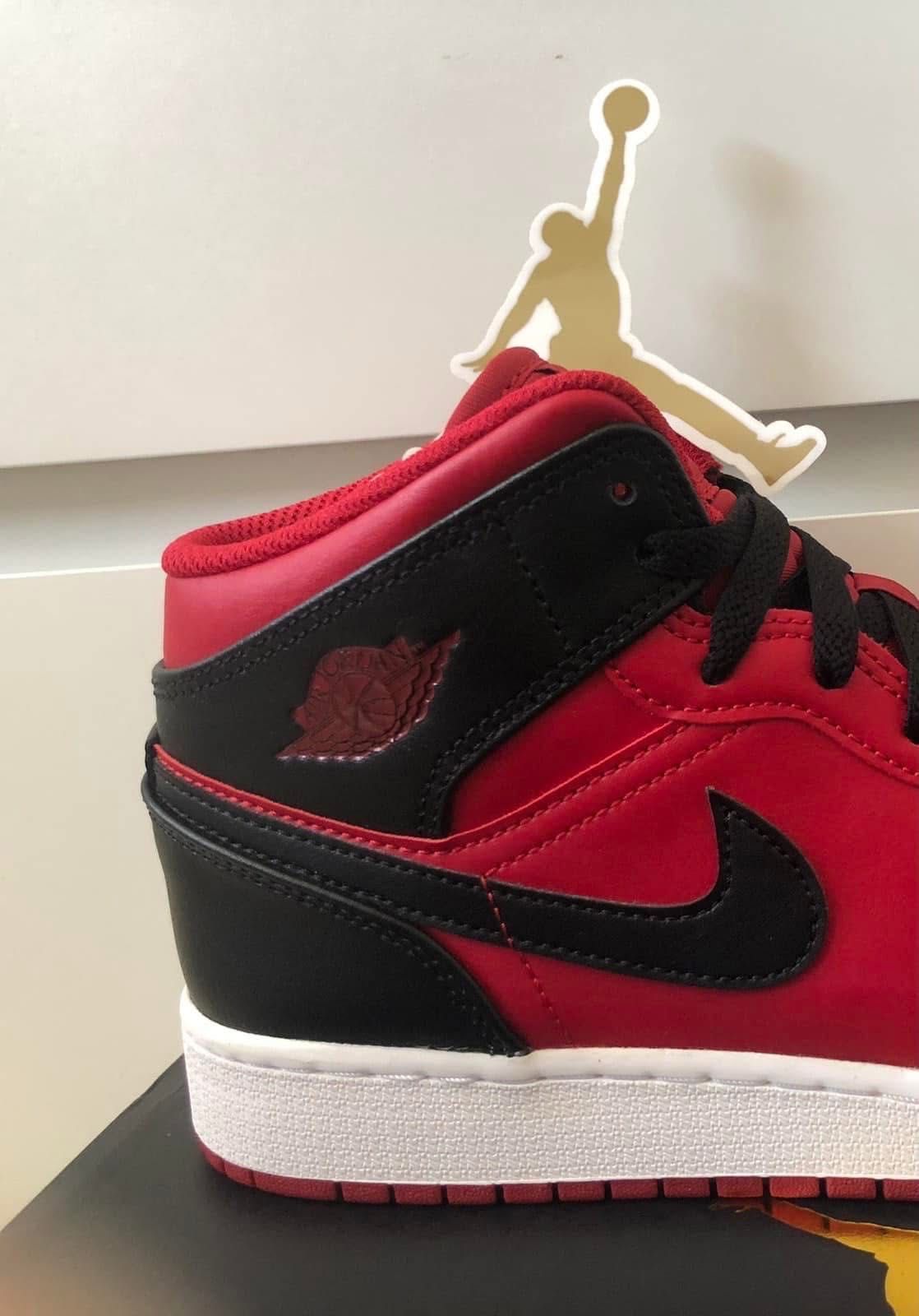 NIKE AIR JORDAN 1 MID маратонки емблематичните цветове CHICAGO BULLS
