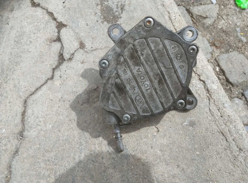 Вакуум помпа за toyota avensis toyota corolla toyota corolla verso 2.2