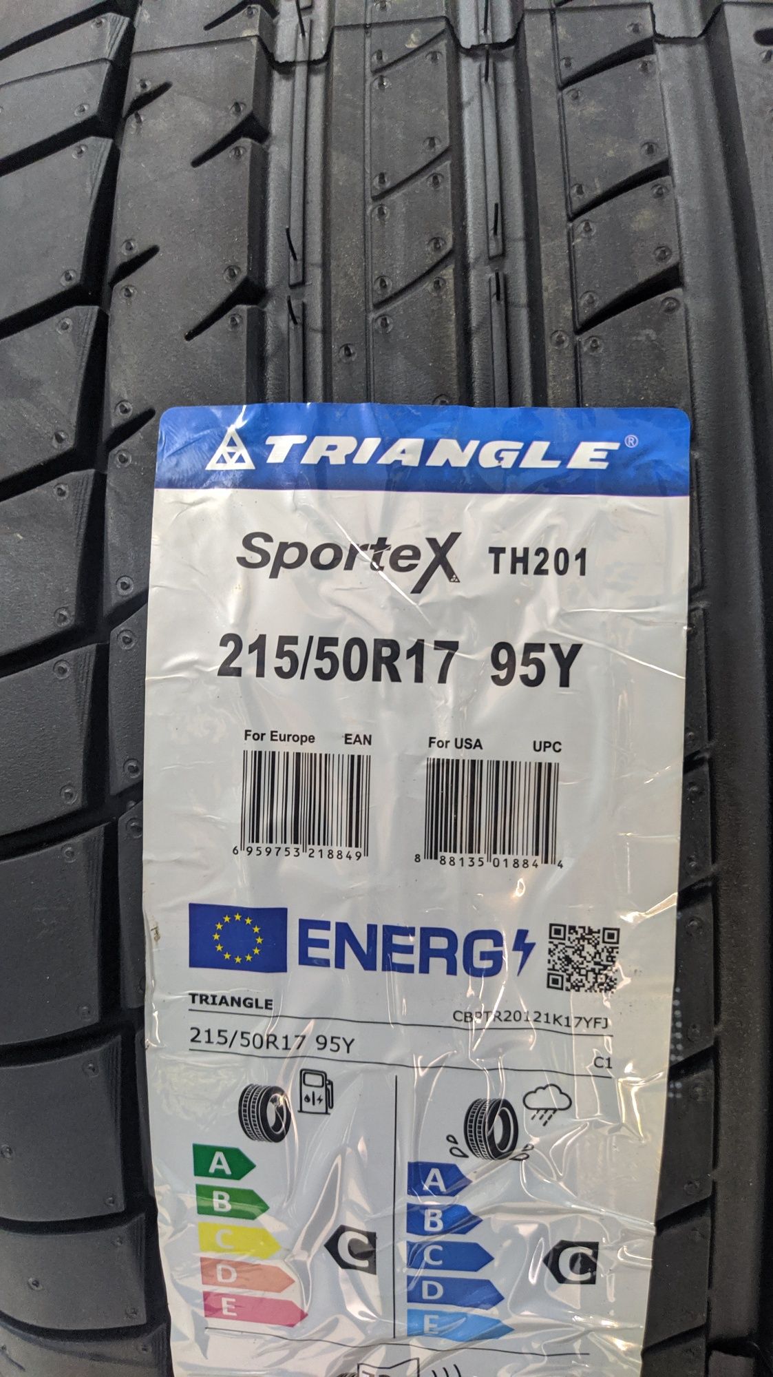 215/50R17 Triangle TH201