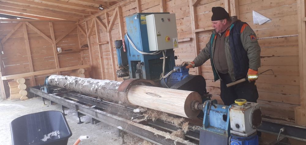 Vand sau schimb cu auto 4x4 sau teren zona Vatra Dornei mașina de cali