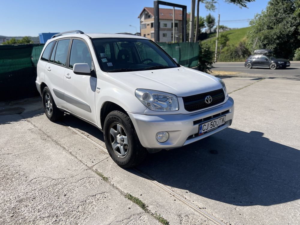 Vand Toyota RAV 4  1.8 benzina