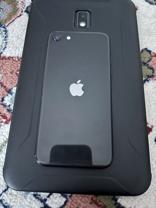 Продам айфон se 2020 года память 126 в ремонте не был