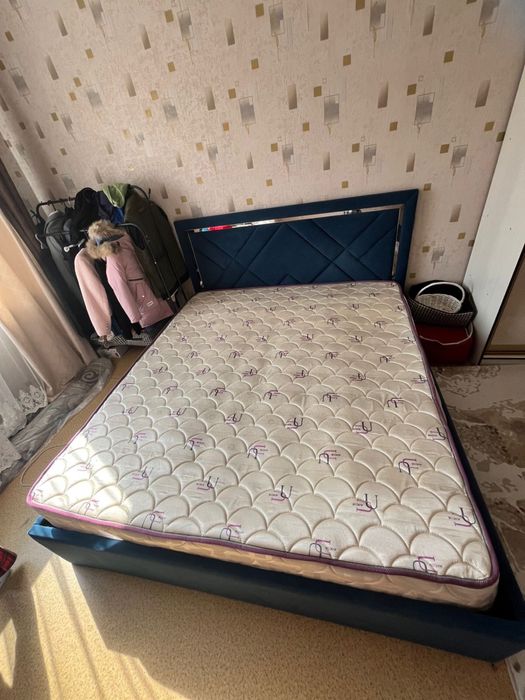 Продам двухспальную кровать
