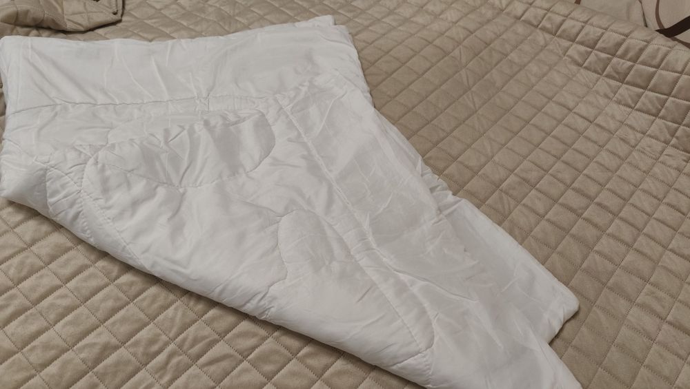 Бебешки комлект чаршафи 2 бр  и олекотена завивка за бебешко креватче