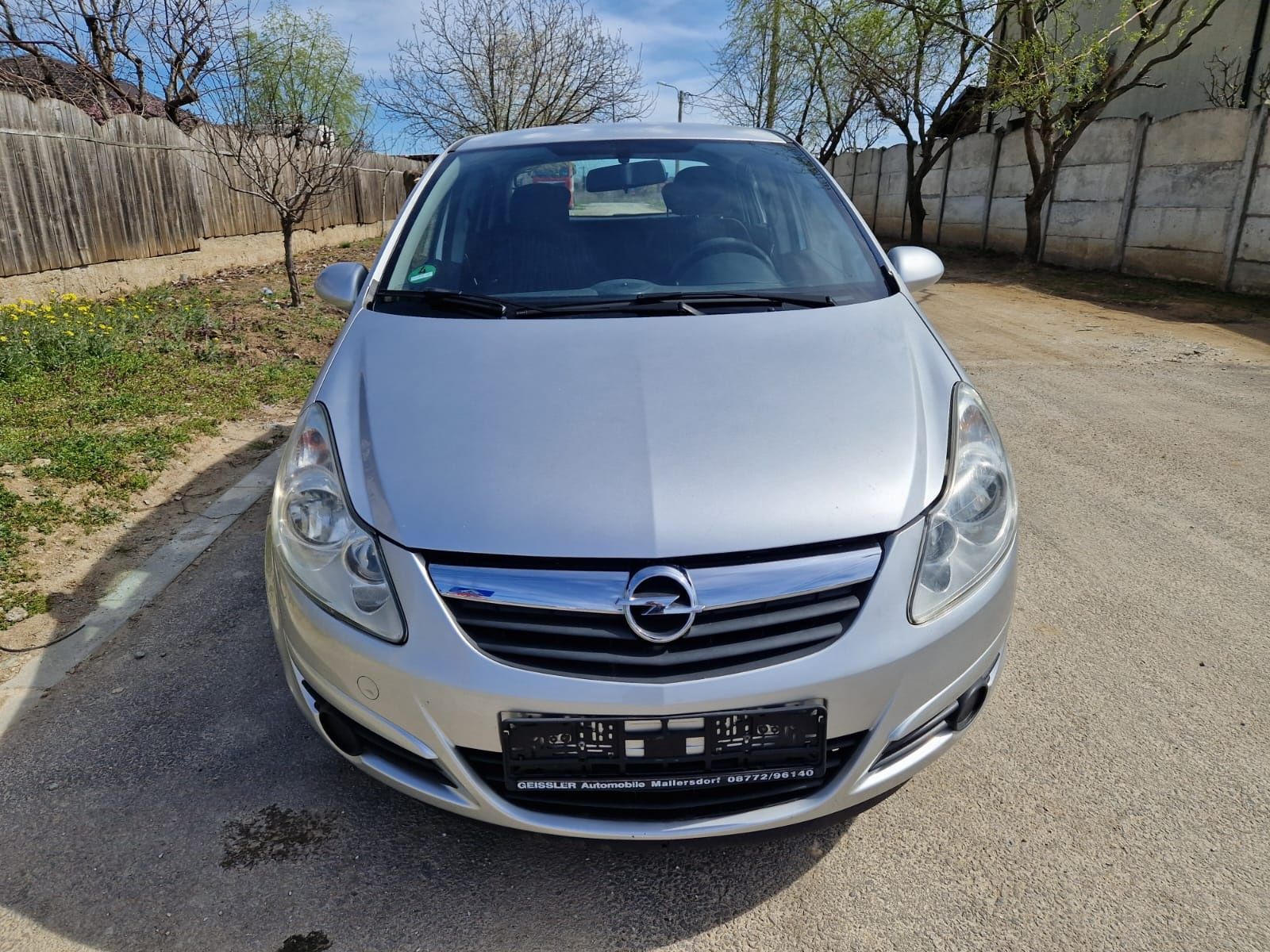 Opel corsa 2010  1.2 benzina 177000km  3150€