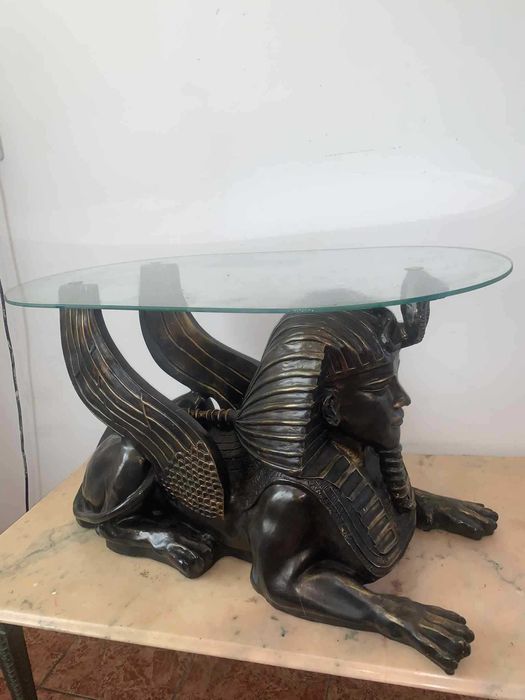 Masa cu doua statui tenta egipteana