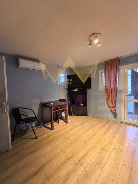 Едностаен апартамент, Погреби