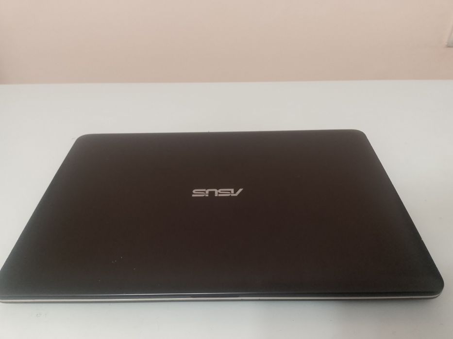 Игровой Ноутбук i5 5gen 8/1000гб заряд держит