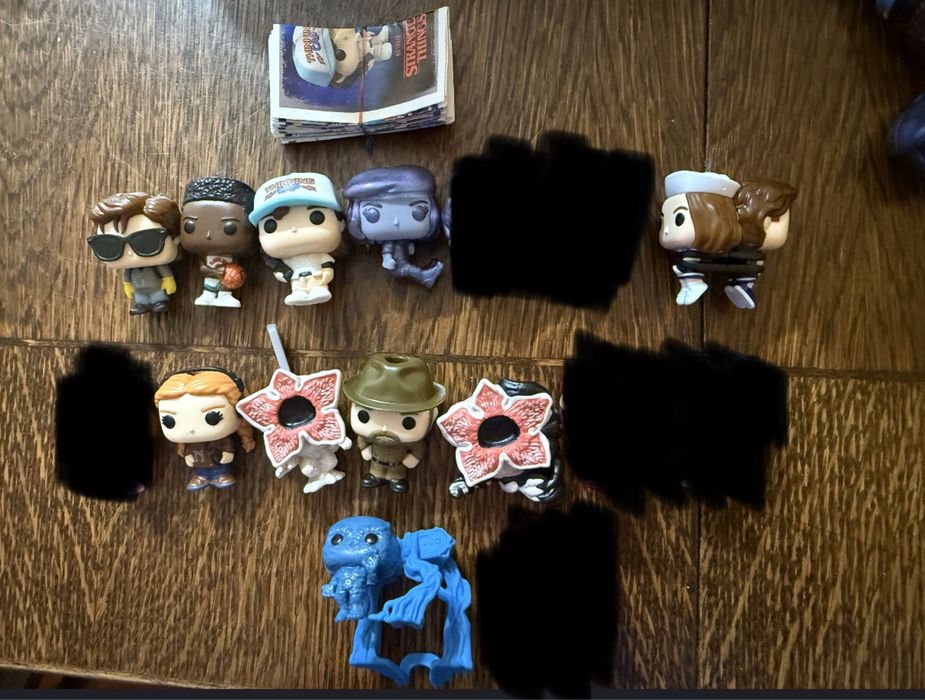 продавам фигурки stranger things