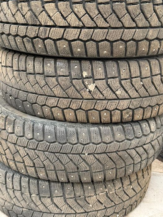 Продам покрышки ,зимние шипы.