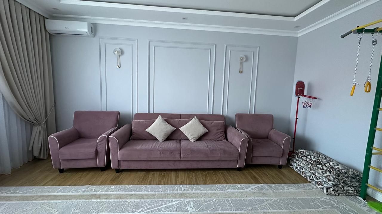 Продается диван в хорошем состоянии.