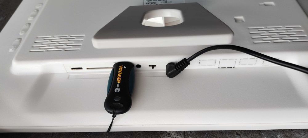 Нова Мултимедийна Фоторамка 17 инча