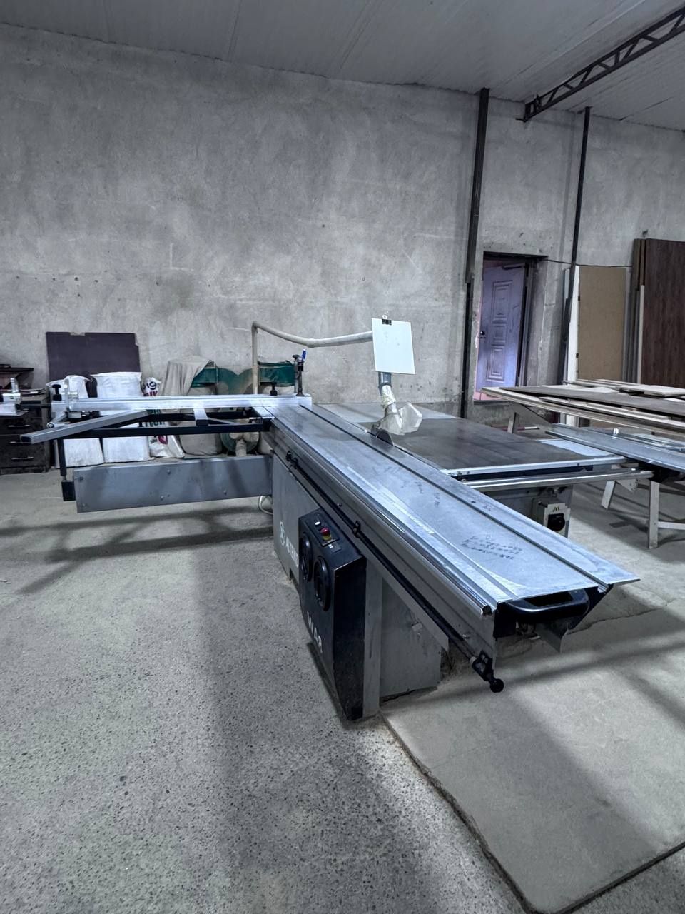 Raspil arra stanog (ALTENDORF) sotiladi