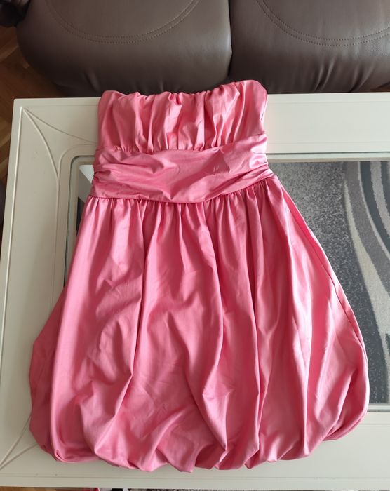 Розова сатенена рокля