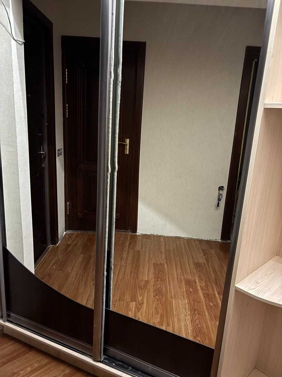 Шкаф для коридора с зеркалами