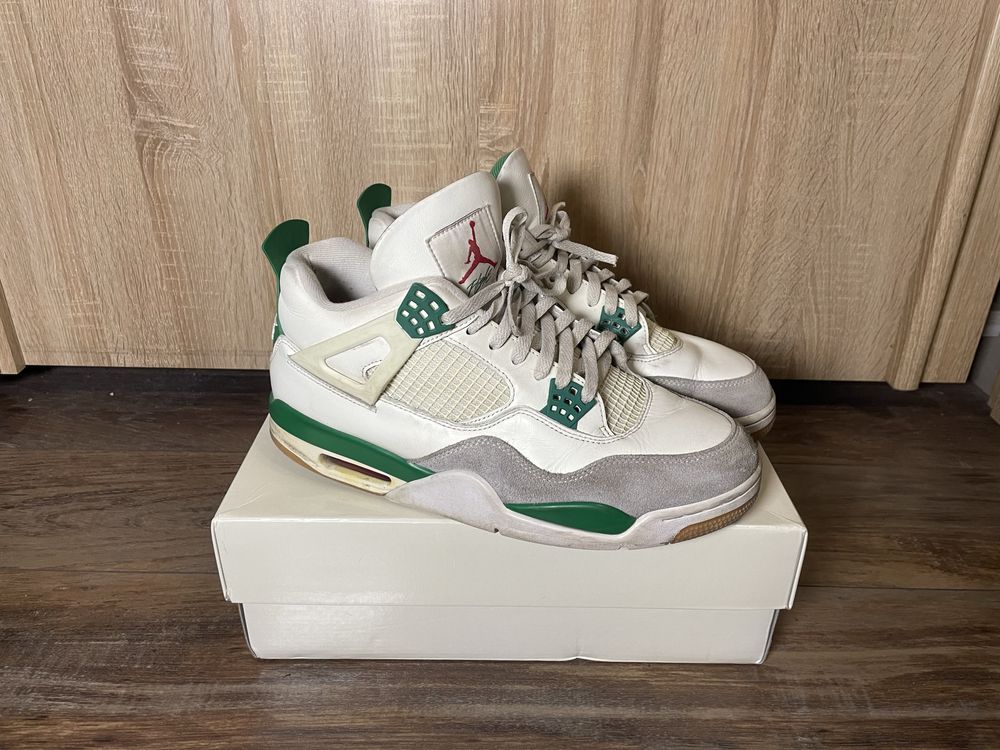Jordan 4 Retro SB Pine Green Nike