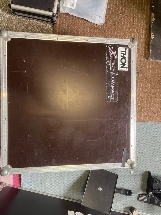 Behringer x32 compact + flight case